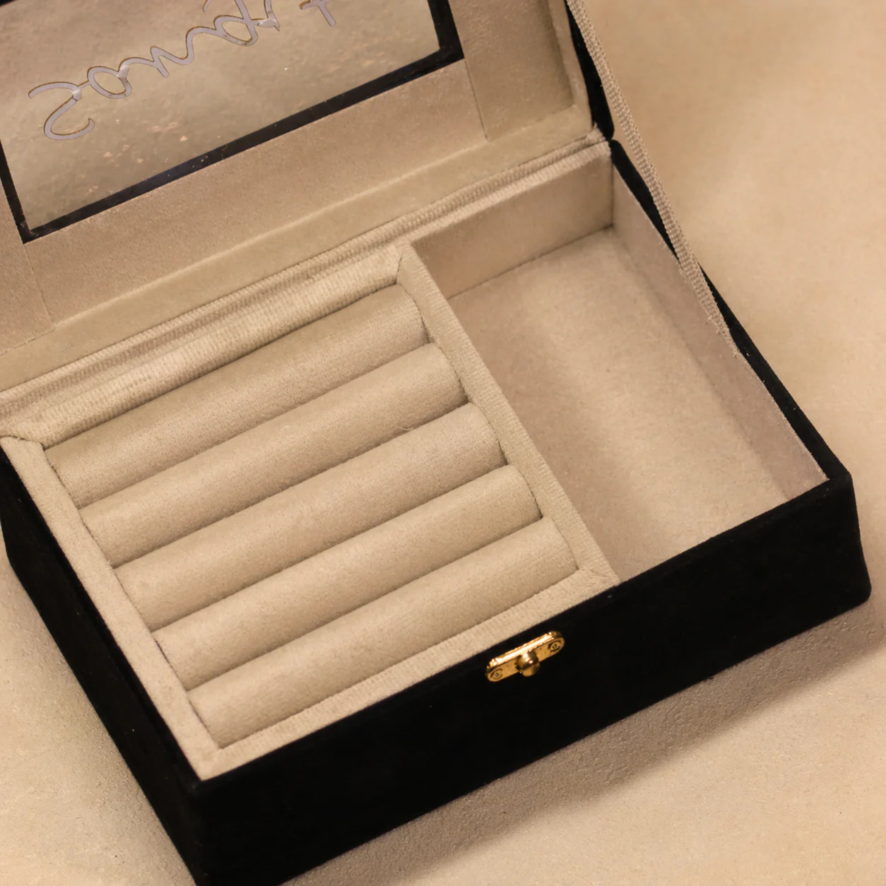 Personalized Jewellery Organizer - Image 6